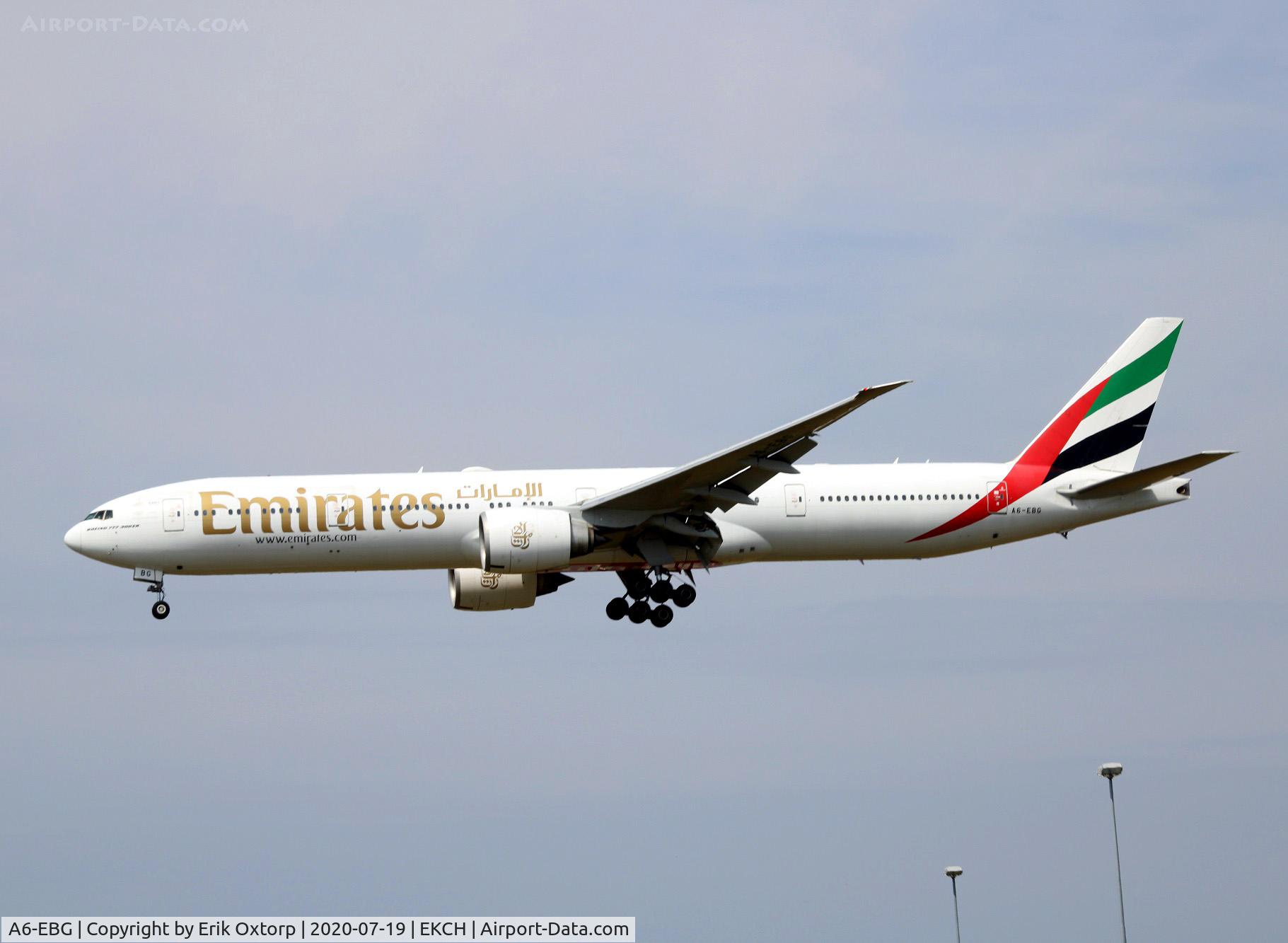 A6-EBG, 2005 Boeing 777-36N/ER C/N 33862, A6-EBG landing rw 22L