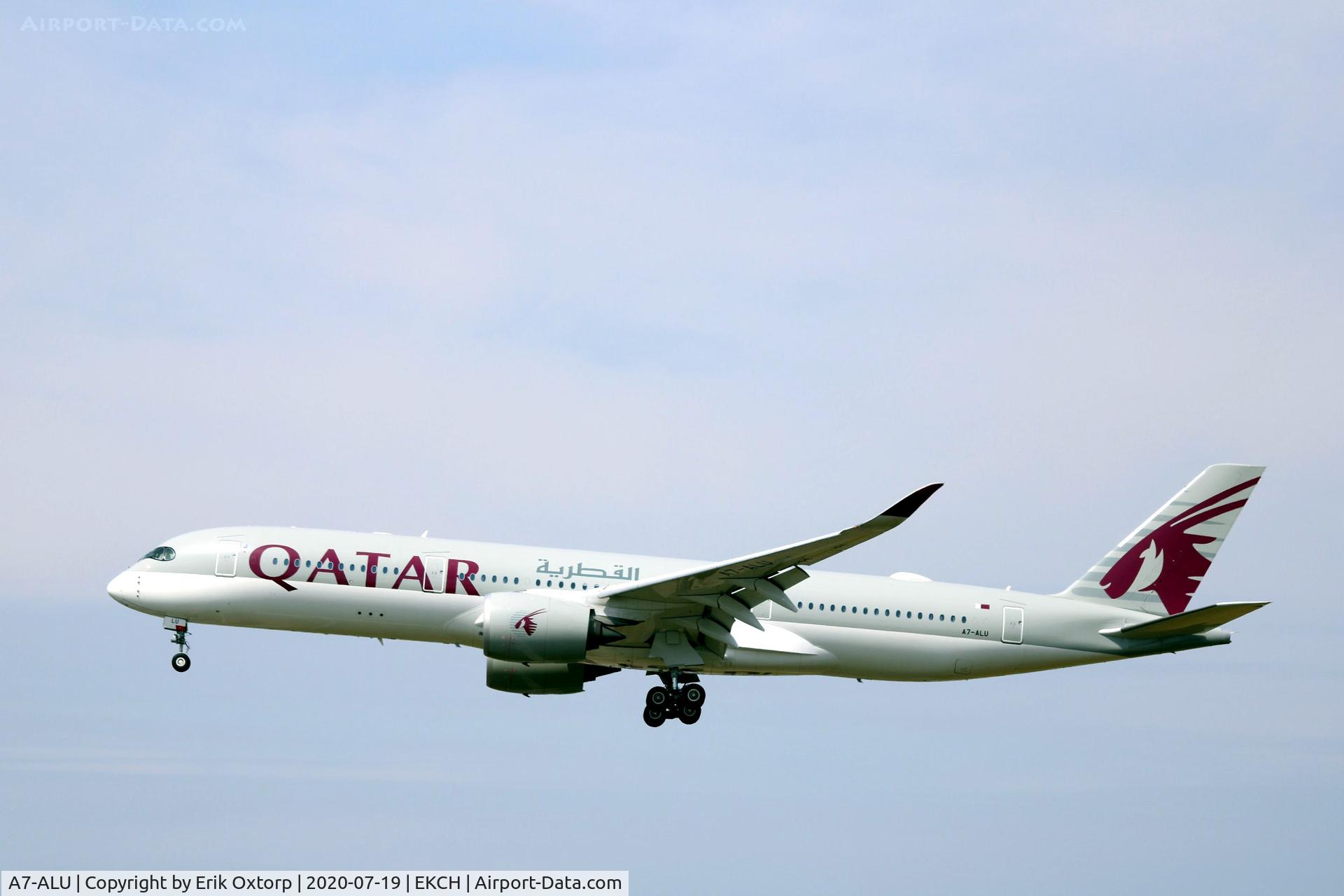 A7-ALU, 2018 Airbus A350-941 C/N 100, A7-ALU landing rw 22L