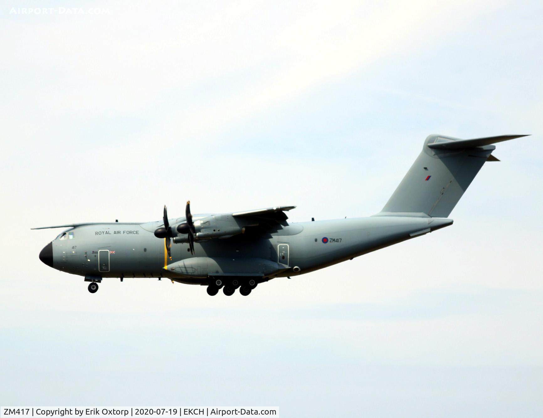 ZM417, 2017 Airbus A400M Atlas C.1 C/N 060, ZM417 landing rw 22L