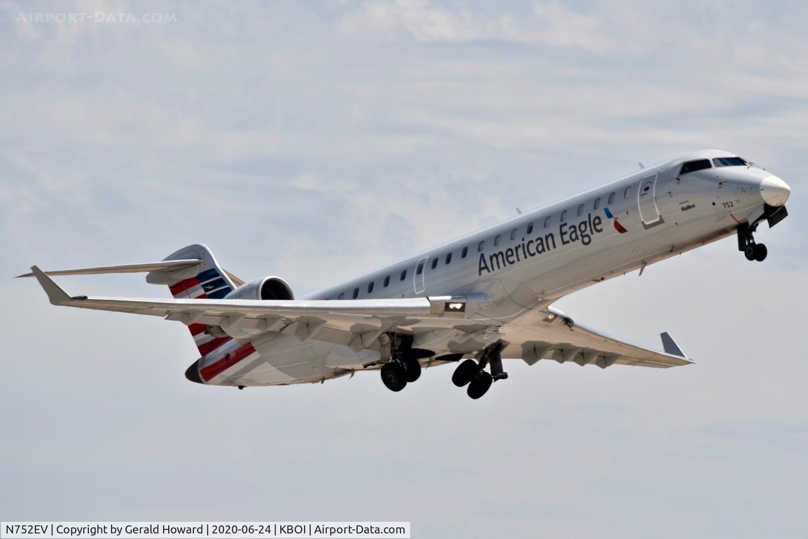 N752EV, Bombardier CRJ-701 (CL-600-2C10) Regional Jet C/N 10166, Take off from 28R.