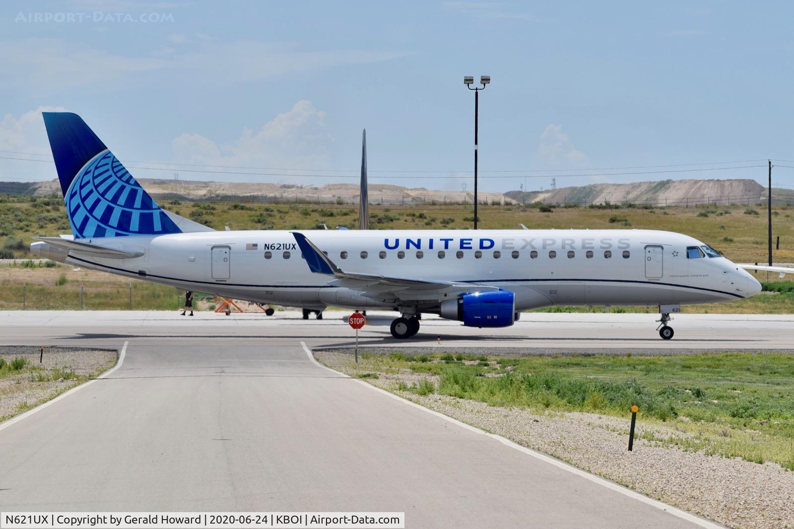 N621UX, 2019 Embraer 175LR (ERJ-170-200LR) C/N 17000825, Taxing off Southwest Maintenance ramp.