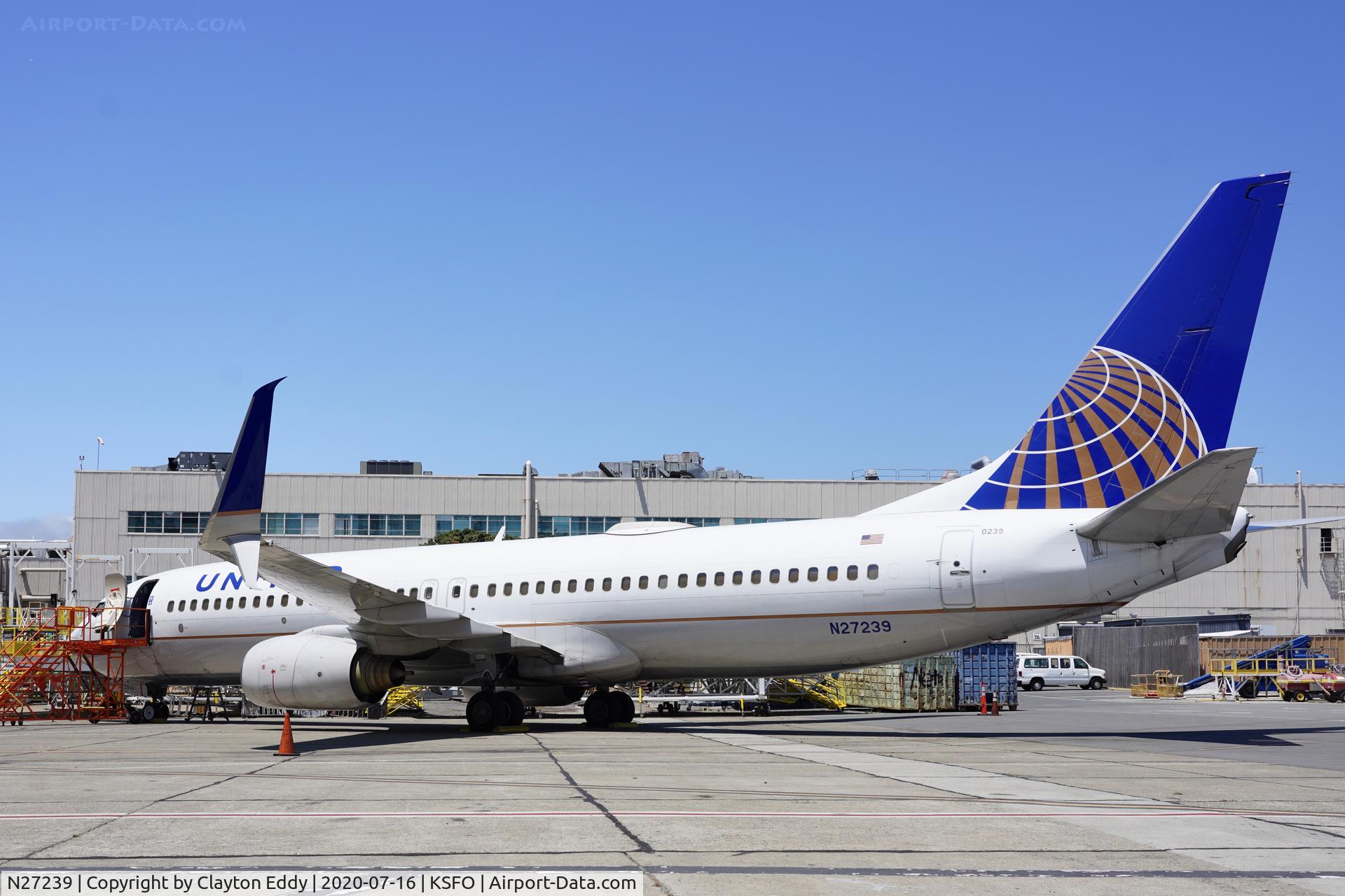 N27239, 1999 Boeing 737-824 C/N 28951, SFO 2020.