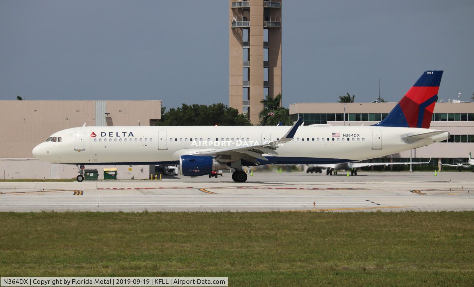 N364DX, 2018 Airbus A321-211 C/N 8530, FLL 2019