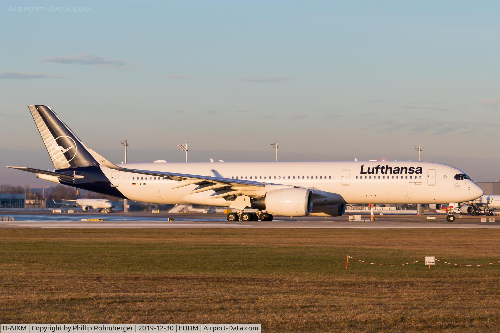 D-AIXM, 2019 Airbus A350-941 C/N 287, lining up at Munich Airport