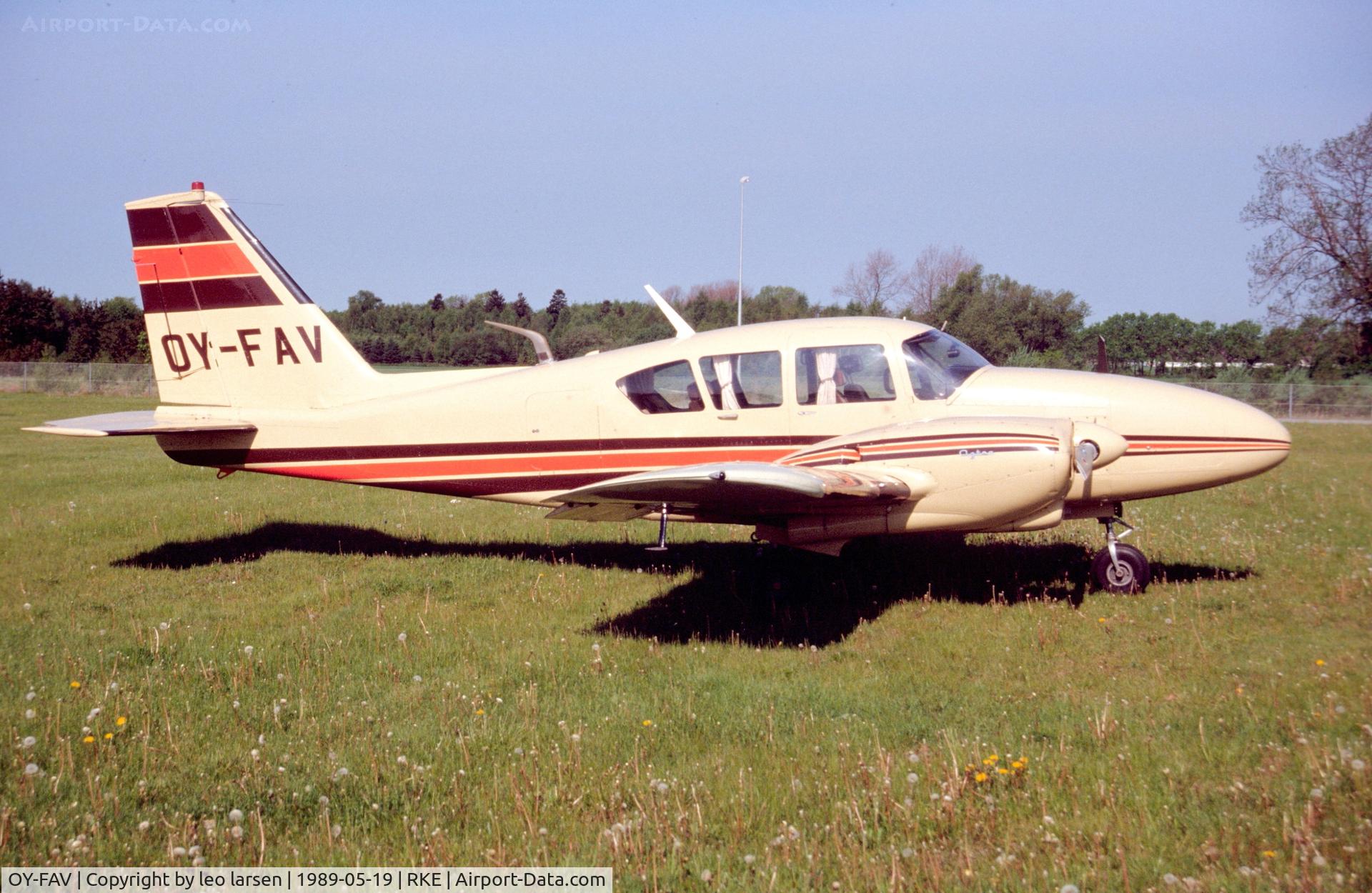 OY-FAV, 1962 Piper PA-23-250 Aztec B C/N 27-2154, Roskilde 19.5.1989