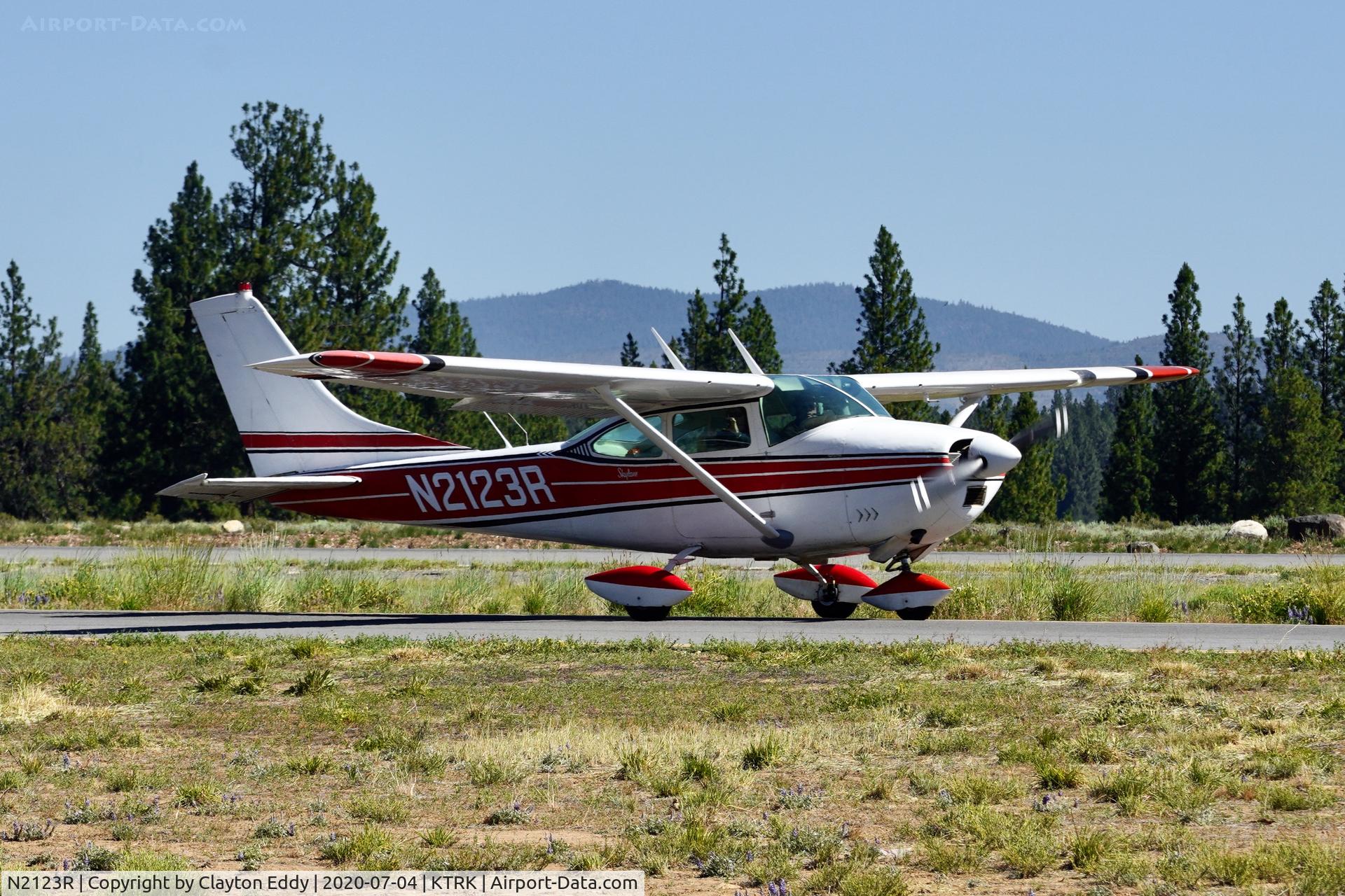 N2123R, 1964 Cessna 182G Skylane C/N 18255323, Truckee airport California 2020.