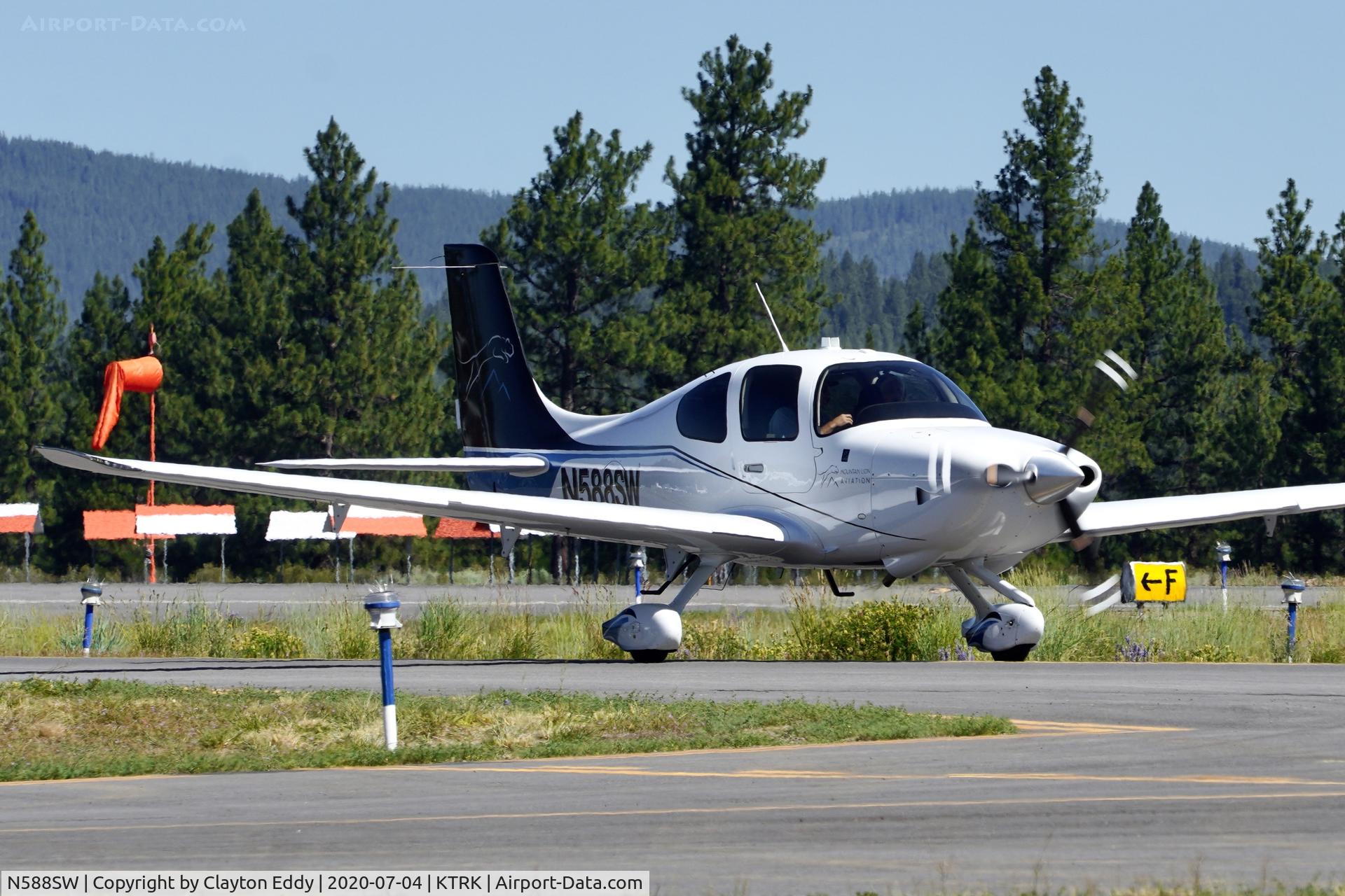 N588SW, 2018 Cirrus SR20 C/N 2449, Truckee airport California 2020.