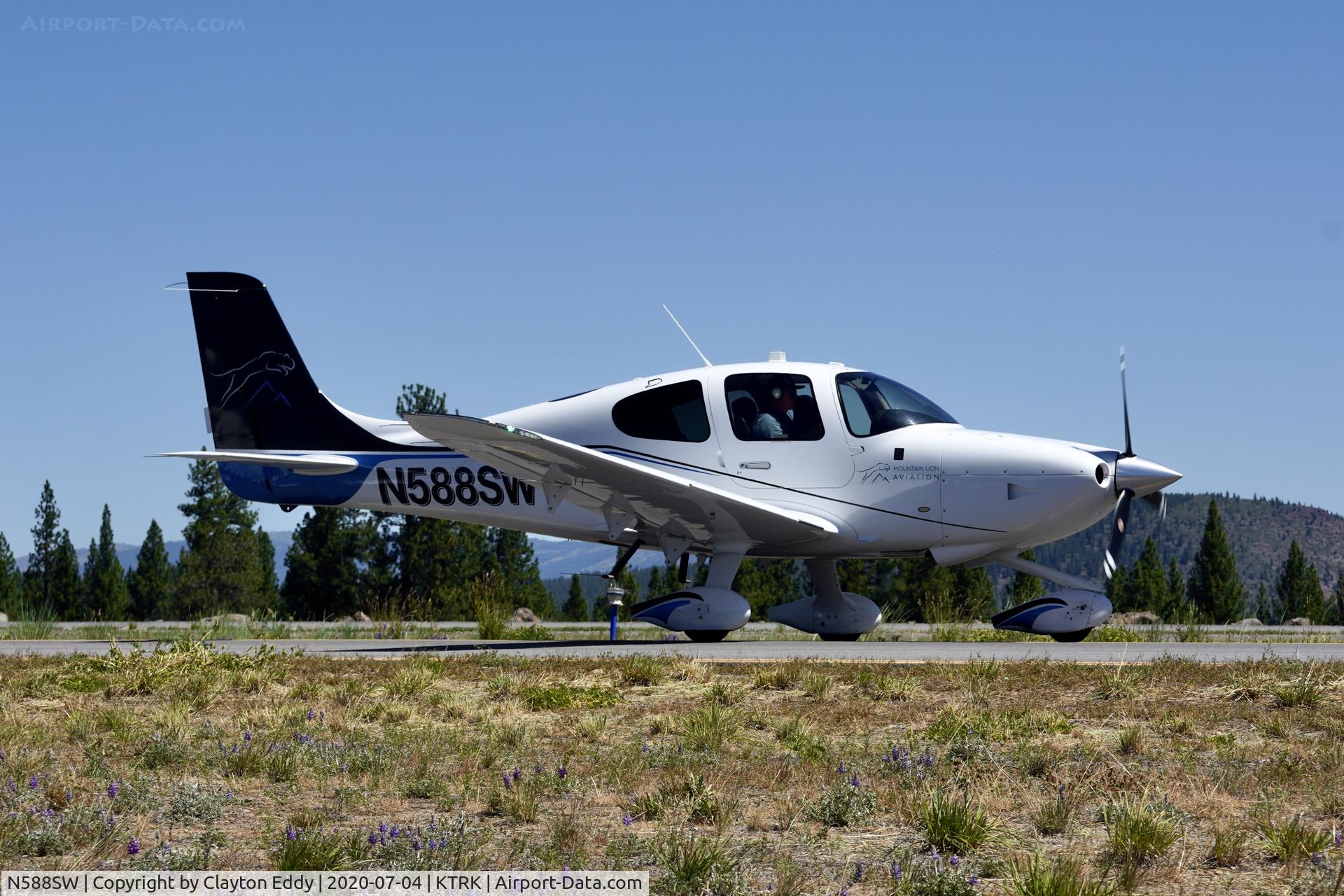 N588SW, 2018 Cirrus SR20 C/N 2449, Truckee airport California 2020.