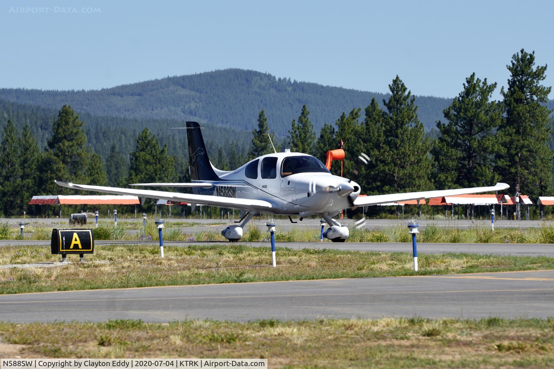 N588SW, 2018 Cirrus SR20 C/N 2449, Truckee airport California 2020.
