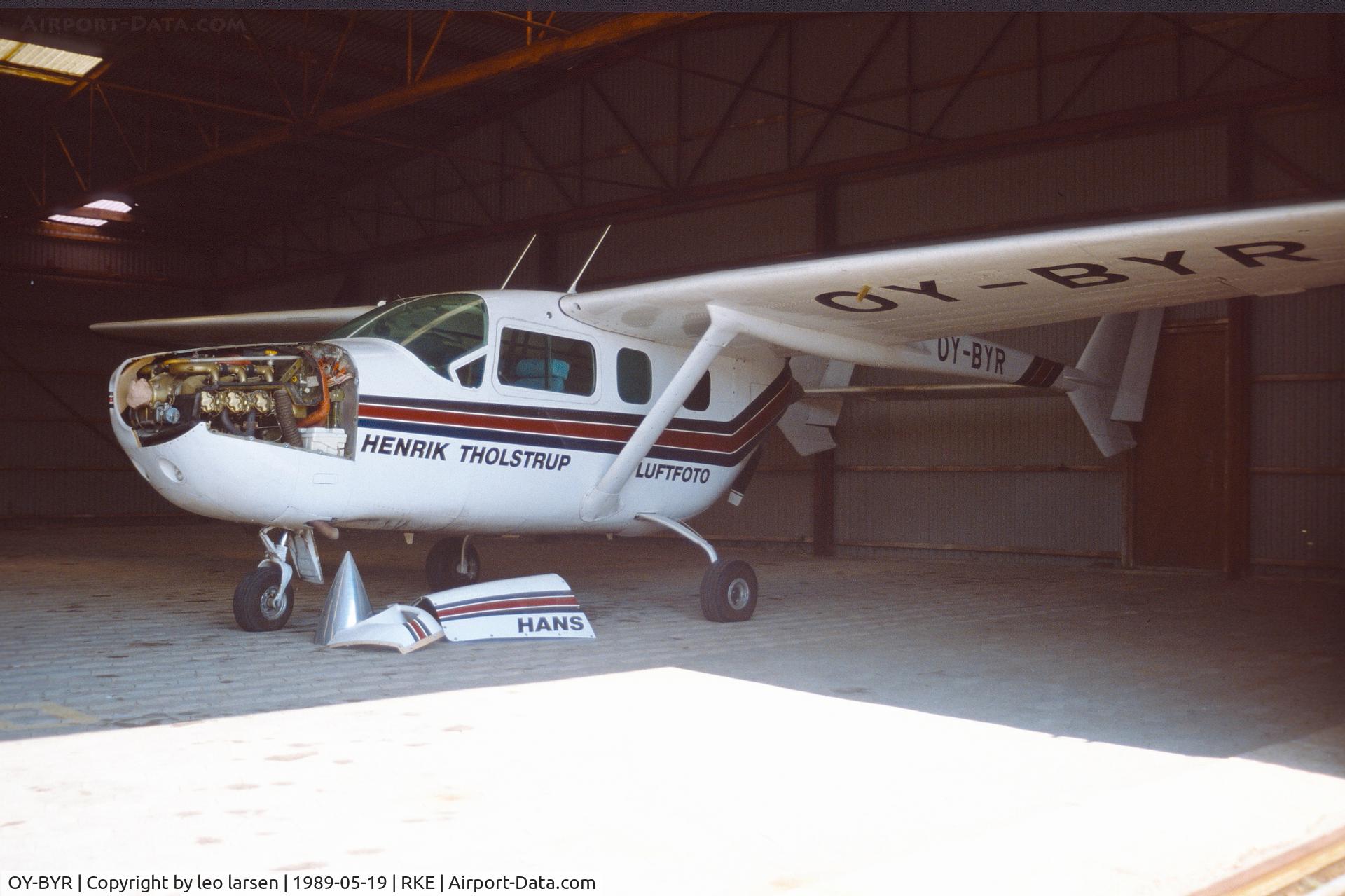 OY-BYR, 1974 Reims F337G Super Skymaster C/N F3370069, Roskilde 19.5.1989