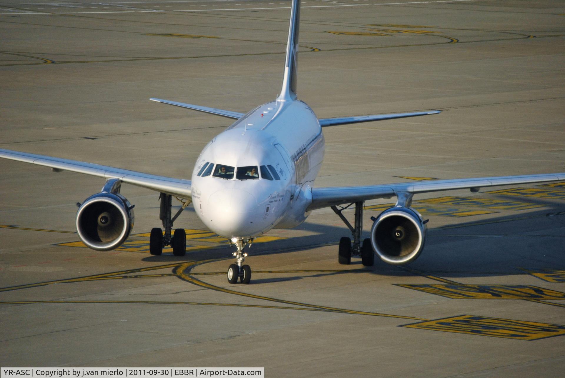 YR-ASC, 2007 Airbus A318-121 C/N 3220, Taxiing at Brussels
