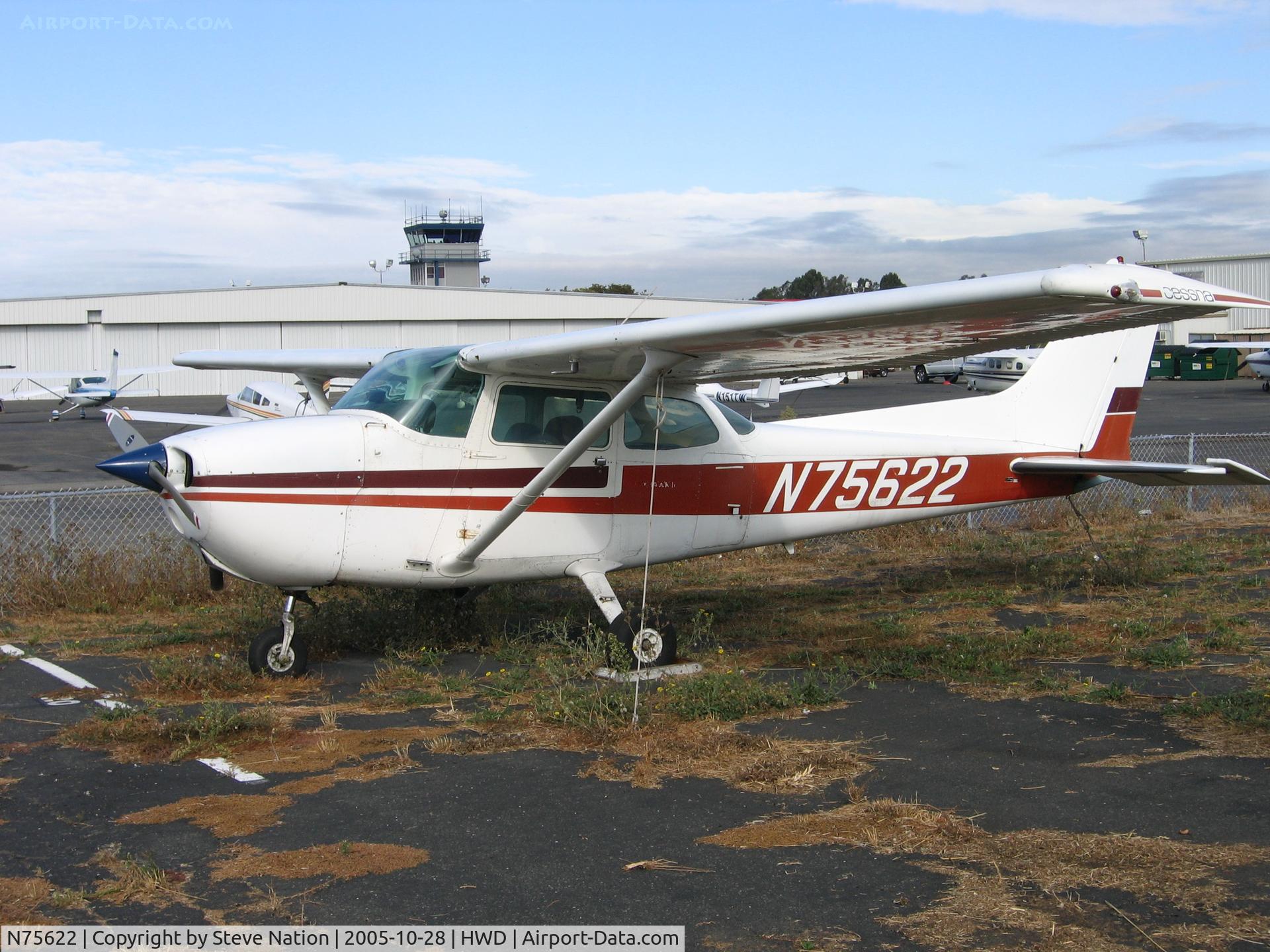 N75622, 1976 Cessna 172N C/N 17267857, 1976 Cessna 172N at Hayward, CA