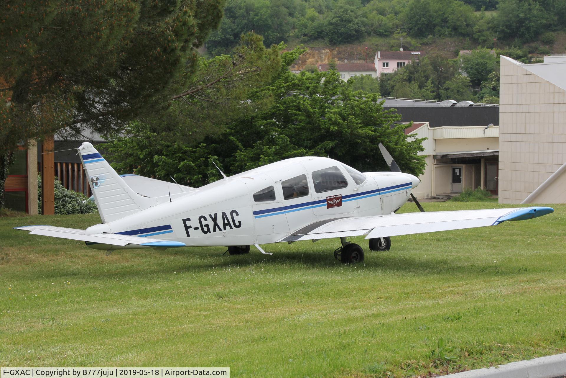 F-GXAC, 1985 Piper PA-28-181 Cherokee Archer II C/N 28-8590043, at Latresne school