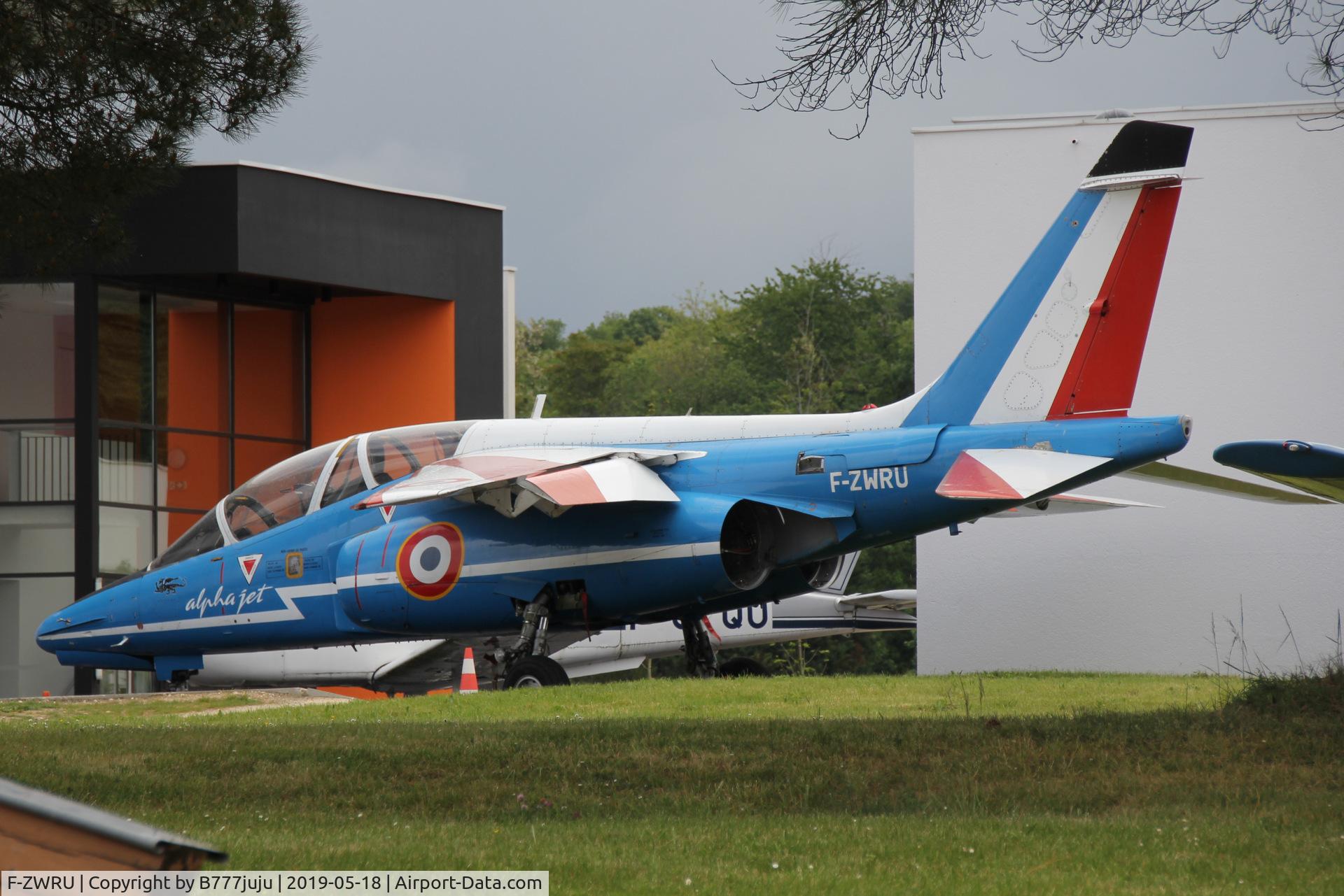 F-ZWRU, Dassault-Dornier Alpha Jet E C/N 02, at Latresne school