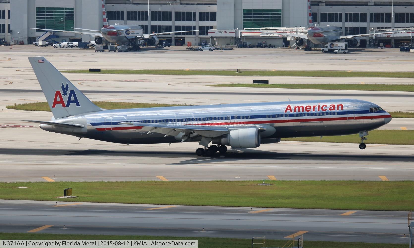 N371AA, 1992 Boeing 767-323 C/N 25198, MIA 2015