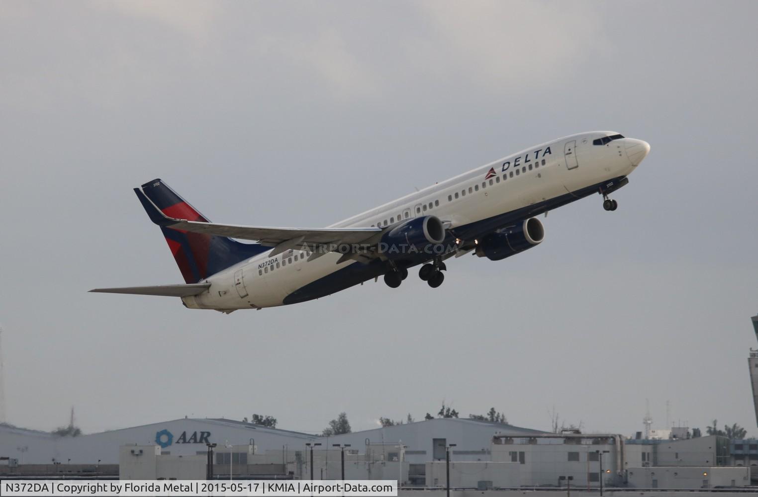 N372DA, 1998 Boeing 737-832 C/N 29620, MIA 2015