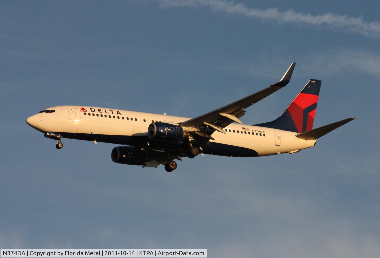 N374DA, 1998 Boeing 737-832 C/N 29622, TPA 2011
