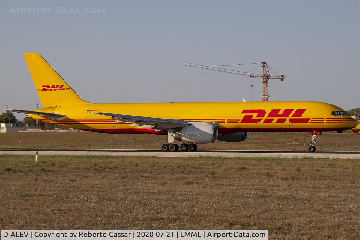 D-ALEV, 1996 Boeing 757-28A C/N 28161, Runway 13