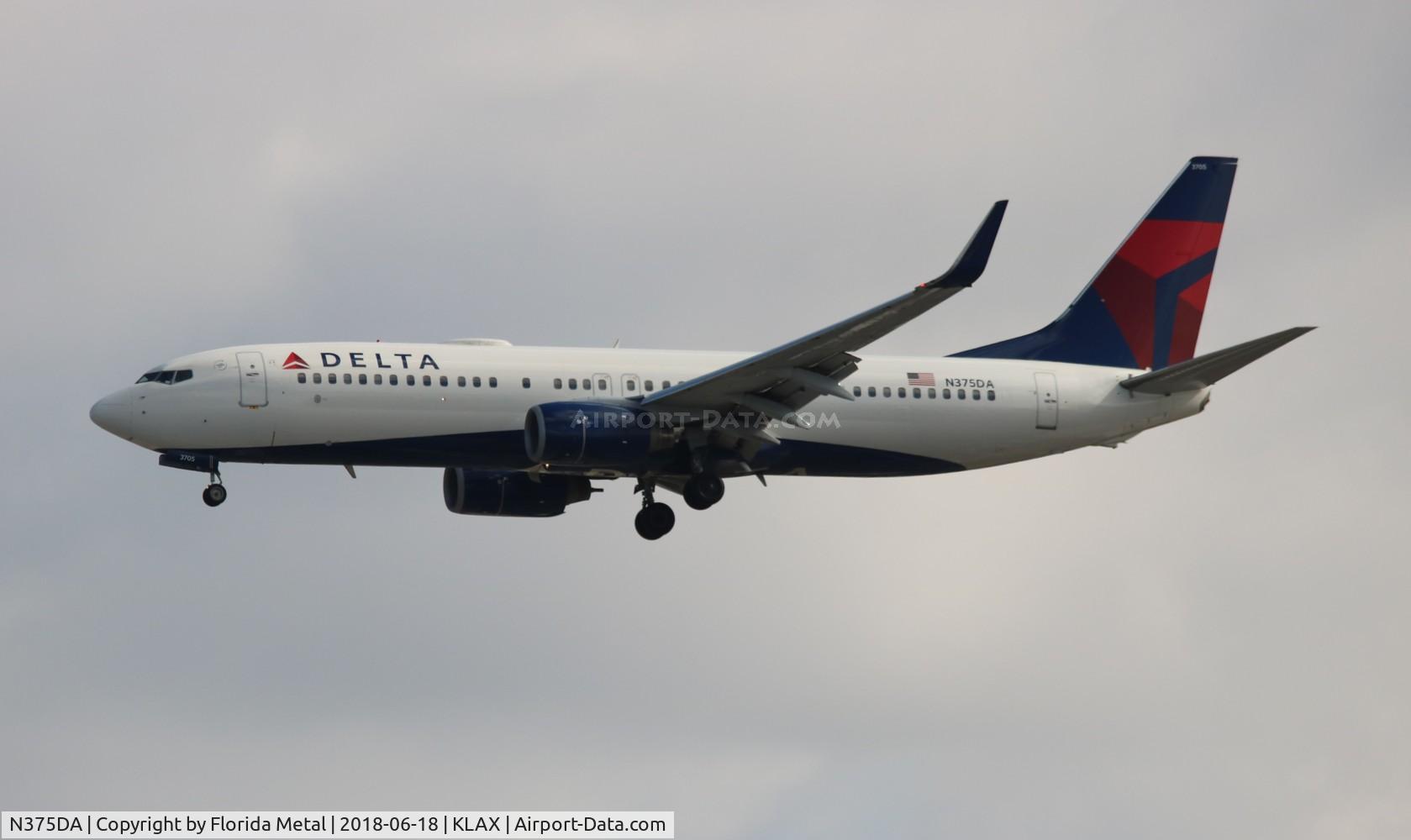 N375DA, 1998 Boeing 737-832 C/N 29623, LAX 2018
