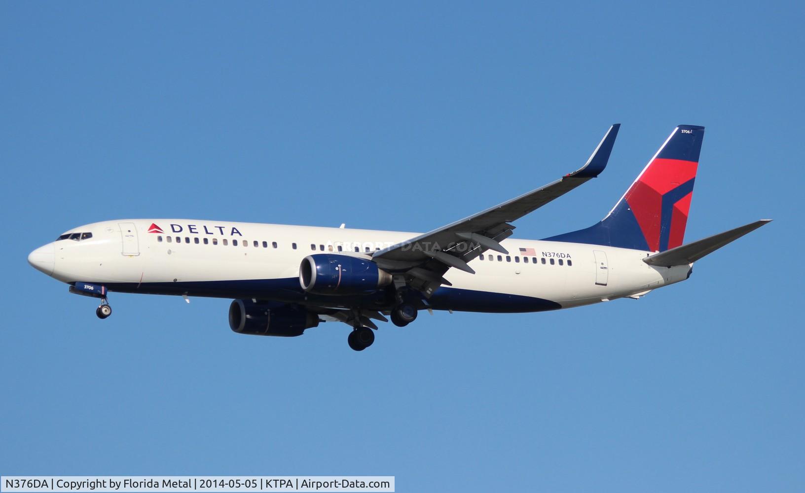 N376DA, 1999 Boeing 737-832 C/N 29624, TPA 2014