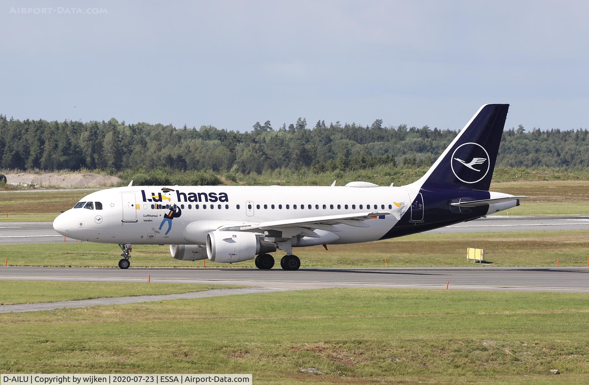 D-AILU, 1997 Airbus A319-114 C/N 744, RWY 01L