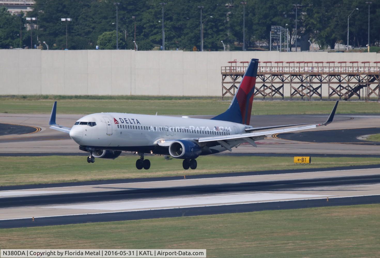 N380DA, 1999 Boeing 737-832 C/N 30266, ATL 2016