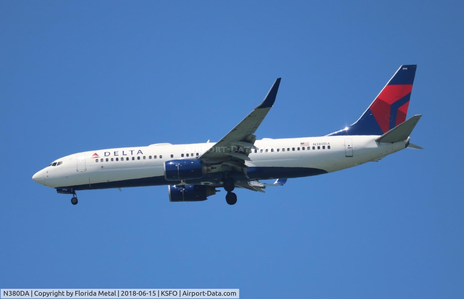 N380DA, 1999 Boeing 737-832 C/N 30266, SFO 2018