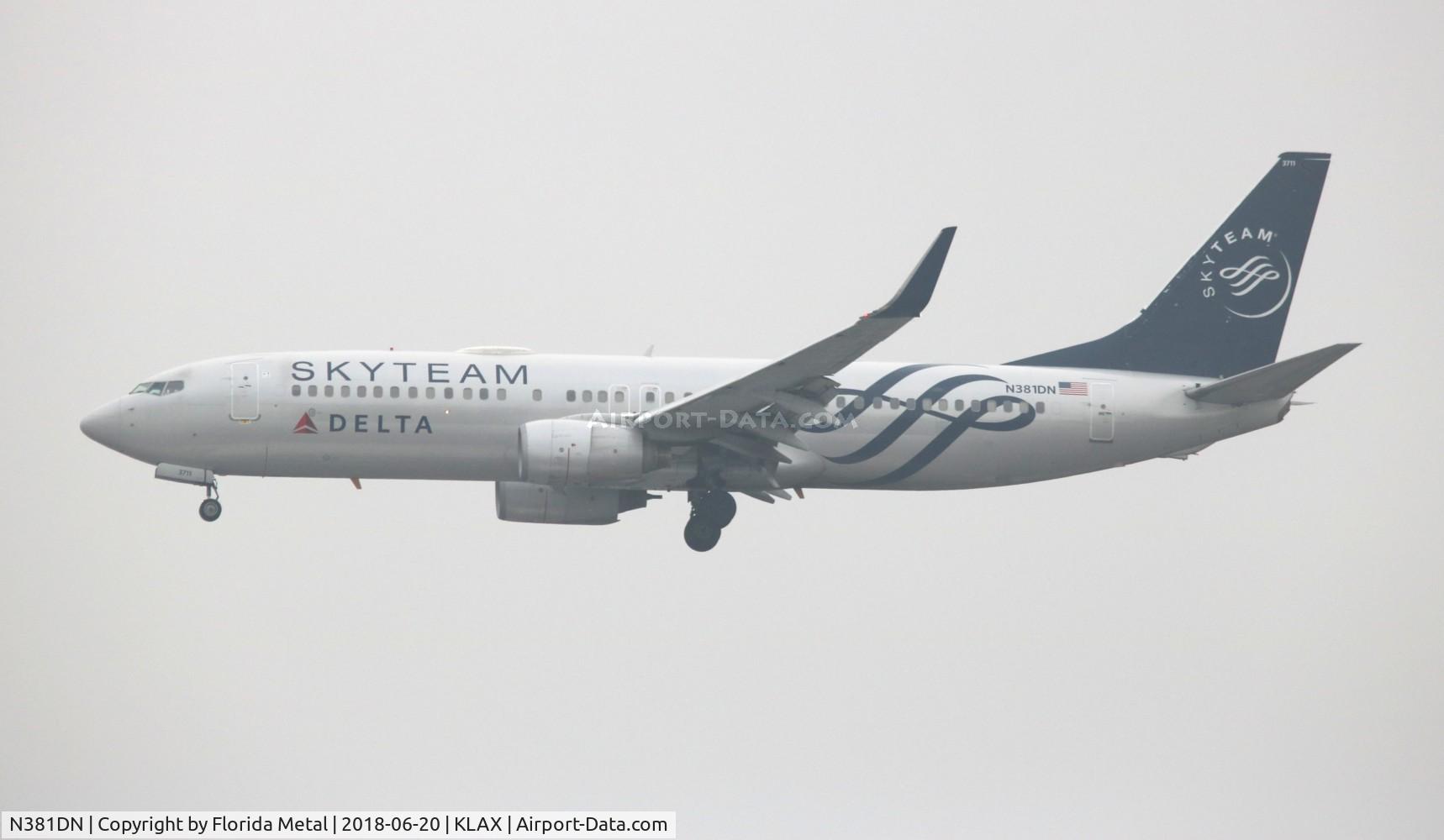 N381DN, 1999 Boeing 737-832 C/N 30350, LAX 2018