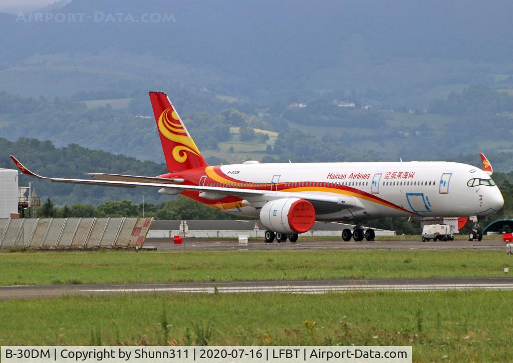 B-30DM, 2019 Airbus A350-941 C/N 0351, Delivered sinc January 2020 but still stored @LDE due to Covid-19 pandemia...
