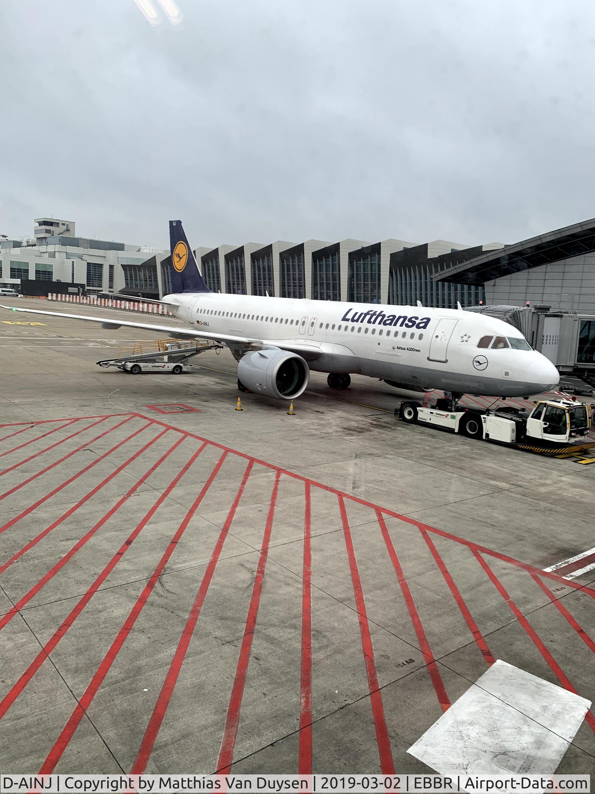D-AINJ, 2017 Airbus A320-271N C/N 7735, D-AINJ Airbus A320neo boarding in EBBR (Brussels Airport)