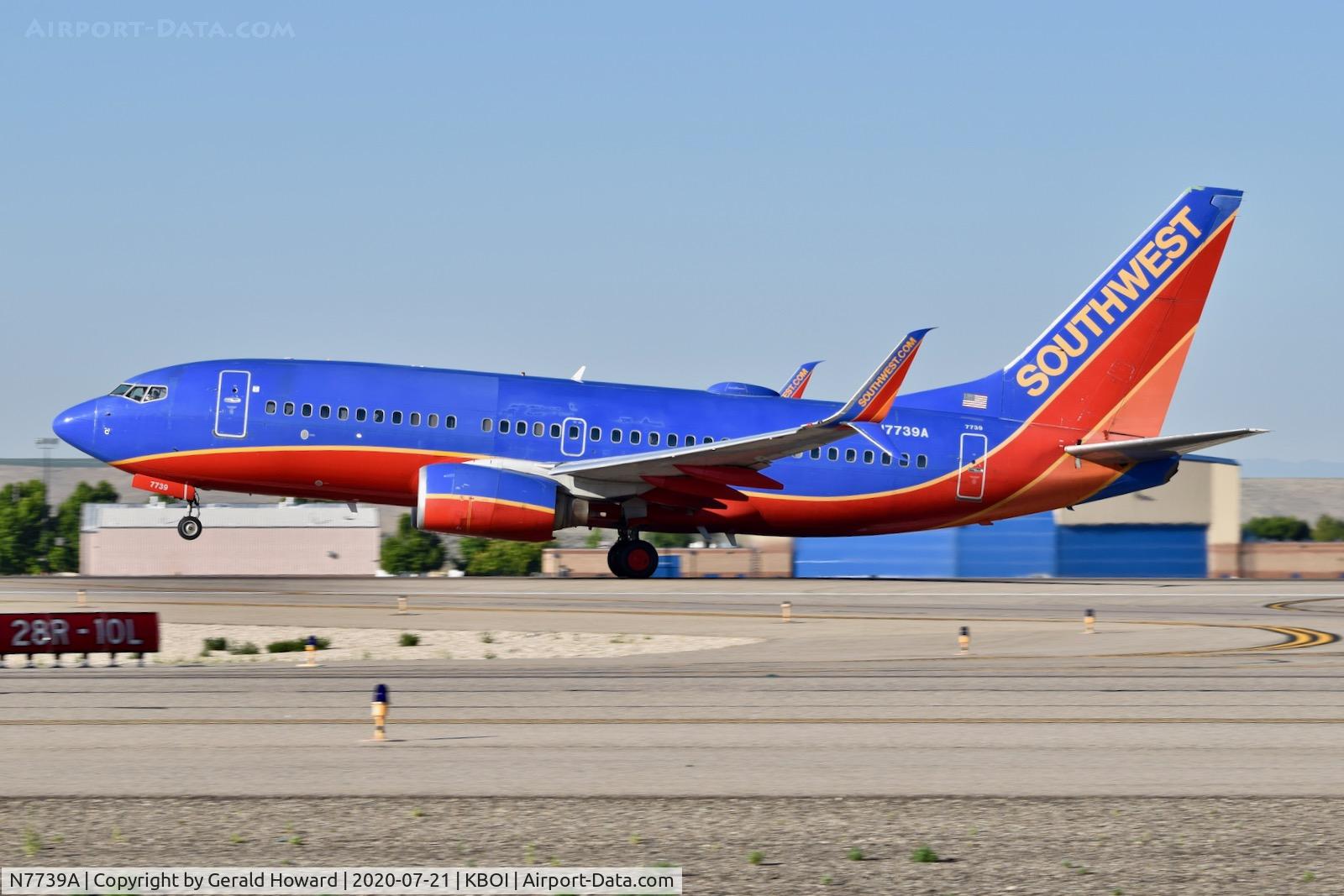 N7739A, 2006 Boeing 737-7BD C/N 35110, Take off run 10L.