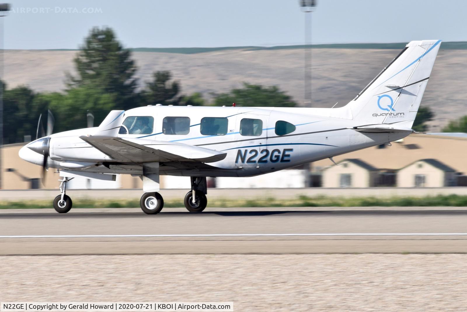 N22GE, 1977 Piper PA-31-325 Navajo C/R C/N 31-7712091, Take off from 10L.