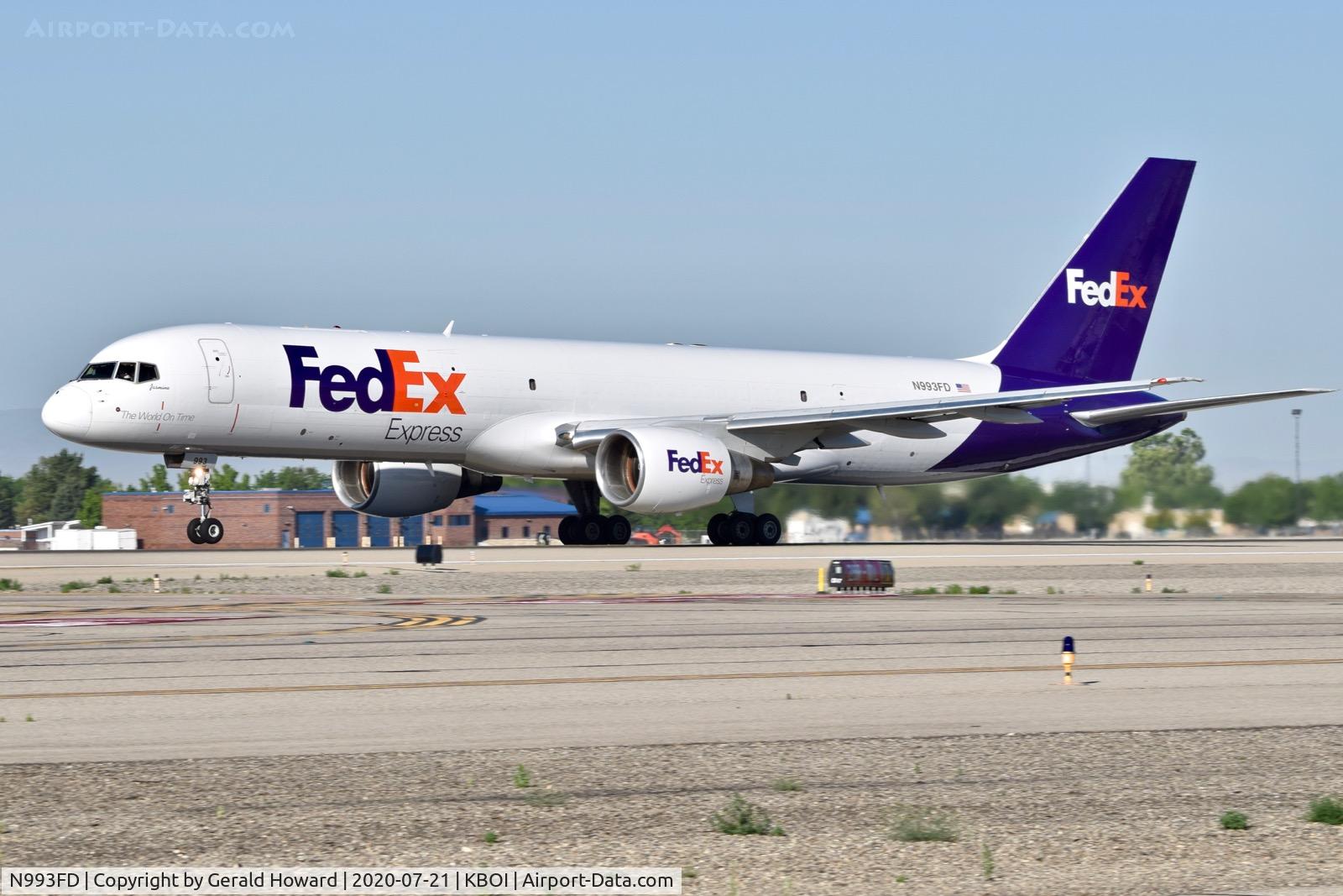 N993FD, 1992 Boeing 757-2Q8 C/N 24965, Take off run on 10L.