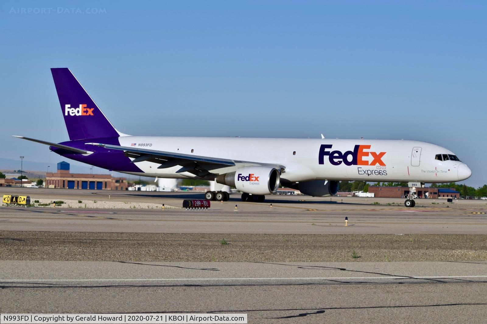 N993FD, 1992 Boeing 757-2Q8 C/N 24965, Taxiing to Fed Ex ramp.