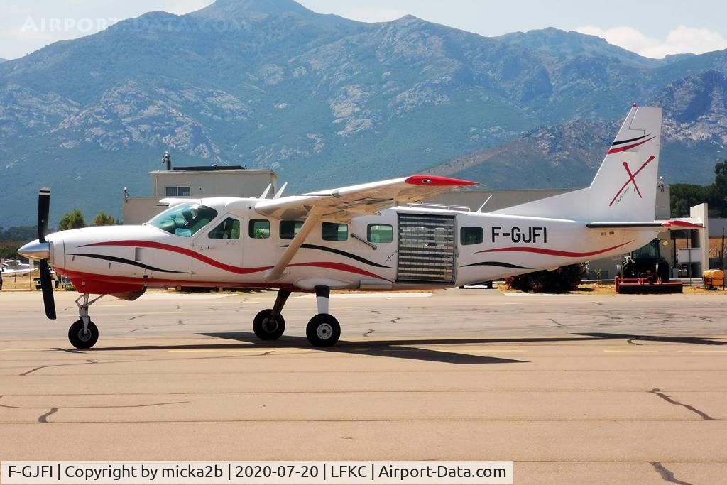 F-GJFI, 1990 Cessna 208B Grand Caravan C/N 208B-0230, Parked