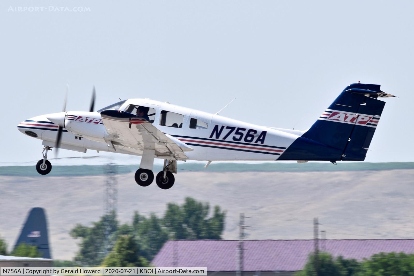 N756A, 2007 Piper PA-44-180 Seminole C/N 4496244, Take off from 10R.