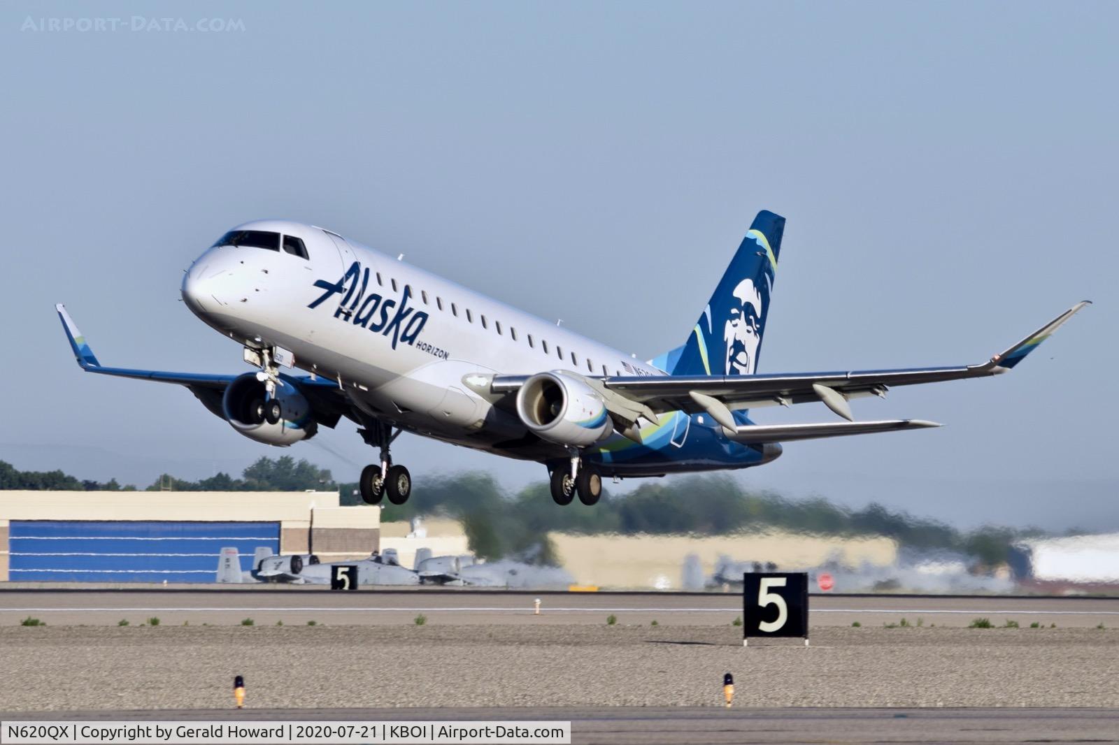 N620QX, 2017 Embraer 175LR (ERJ-170-200LR) C/N 17000640, Take off from 10L.