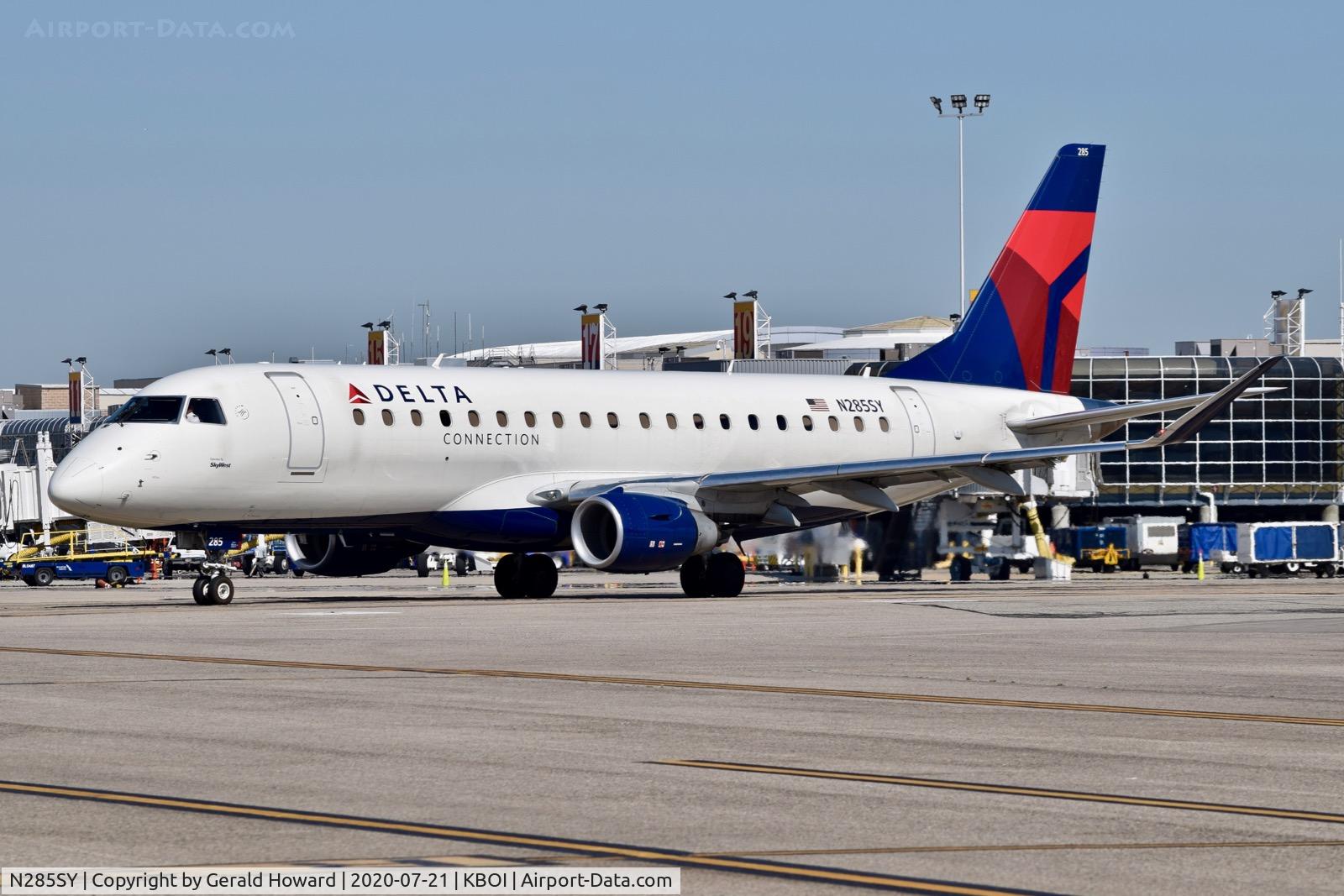 N285SY, 2018 Embraer ERJ-175LL (ERJ-170-200LL) C/N 17000751, Taxi from the gate.