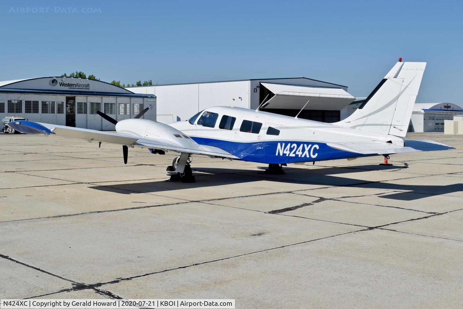 N424XC, 1990 Piper PA-34-220T Seneca C/N 344-8005, Parked on the south GA ramp.