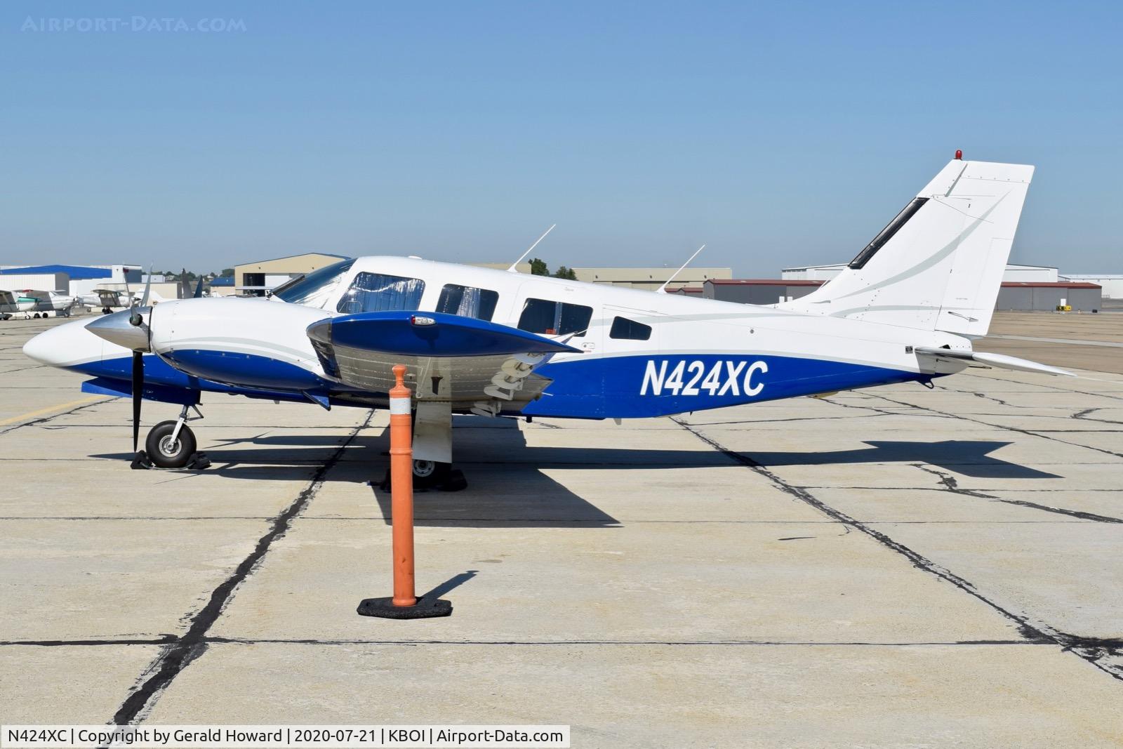 N424XC, 1990 Piper PA-34-220T Seneca C/N 344-8005, Parked on the south GA ramp.