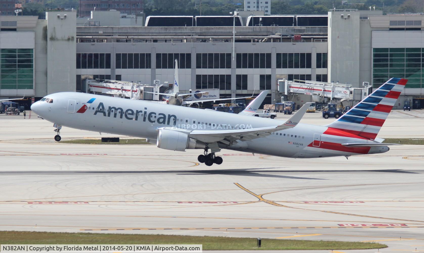 N382AN, 1993 Boeing 767-323/ER C/N 25451, MIA 2014
