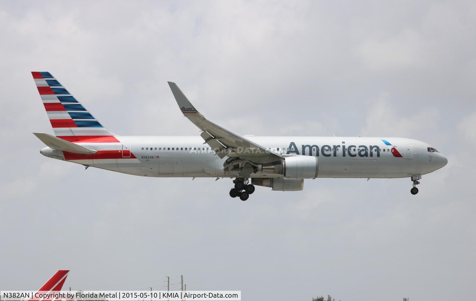 N382AN, 1993 Boeing 767-323/ER C/N 25451, MIA 2015