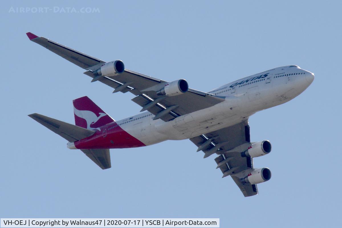 VH-OEJ, 2003 Boeing 747-438/ER C/N 32914, Qantas B747-438 VH-OEJ Cn 32914 returning from Kosciuszko NP on 17Jul2020 - during the last ever Qantas Boeing 747 Passenger Flight. The aircraft flew over Parliament House and Lake Burley Griffin before returning to Canberra Airport.