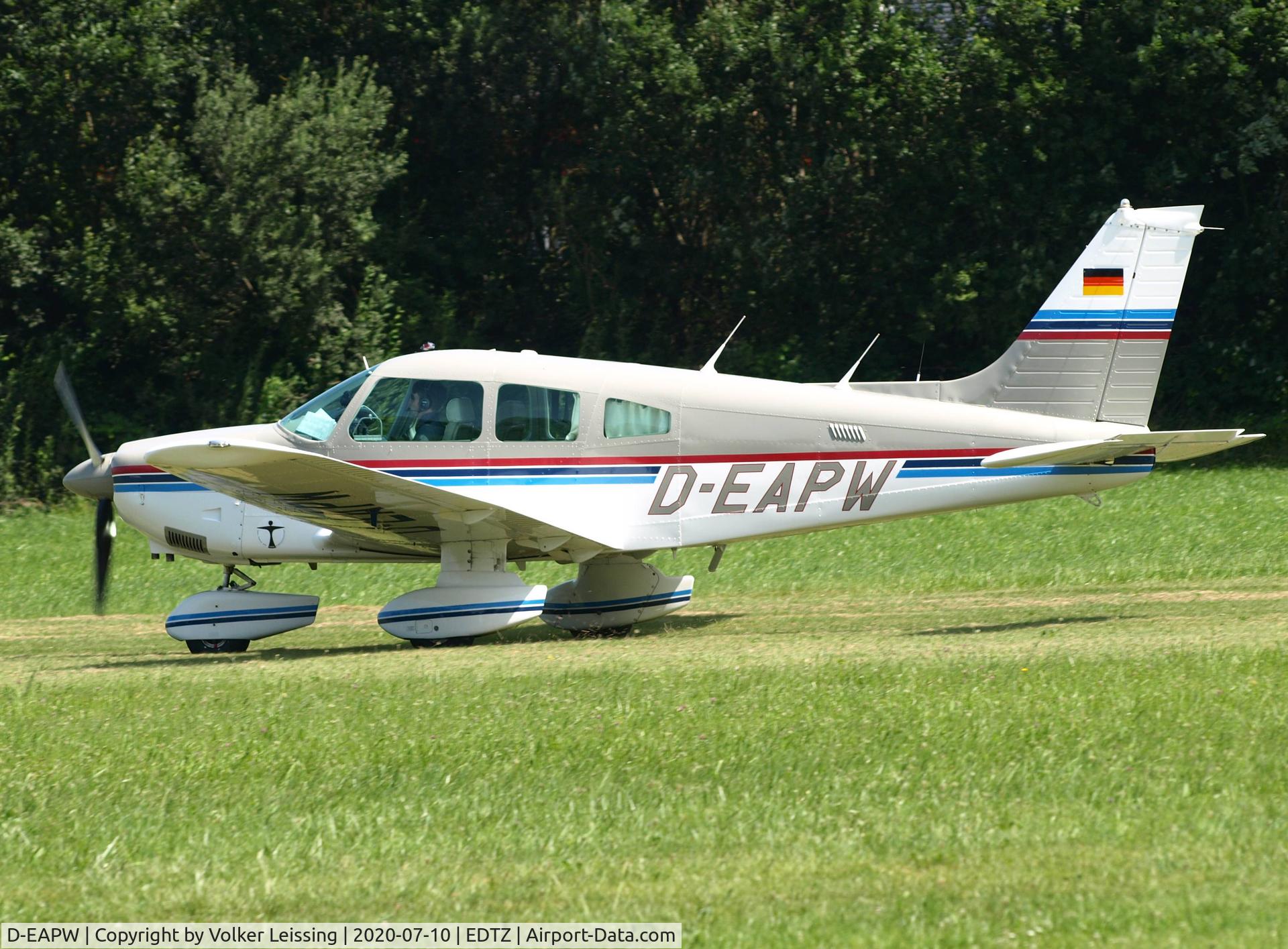 D-EAPW, 1980 Piper PA-28-181 Archer II C/N 28-8090298, landing