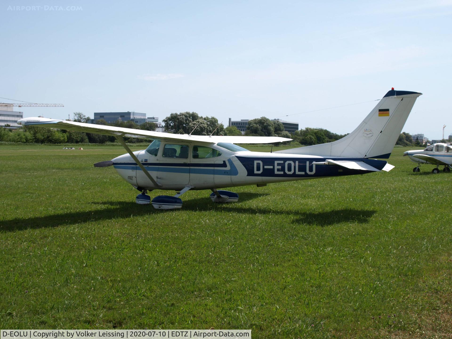 D-EOLU, 1988 Cessna F182Q C/N F18200086, parking
