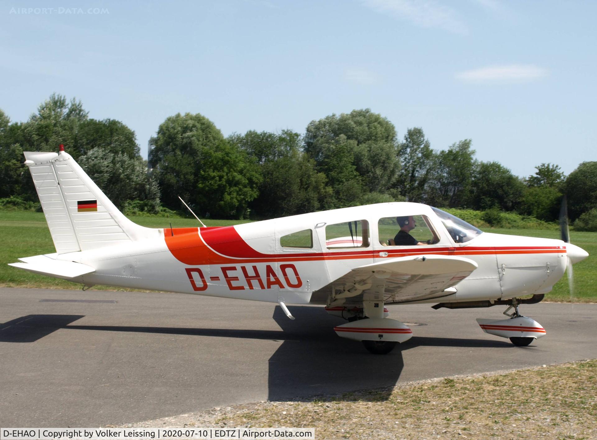 D-EHAO, 1983 Piper PA-28-151 Cherokee Warrior C/N 28-7515278, taxi to parking