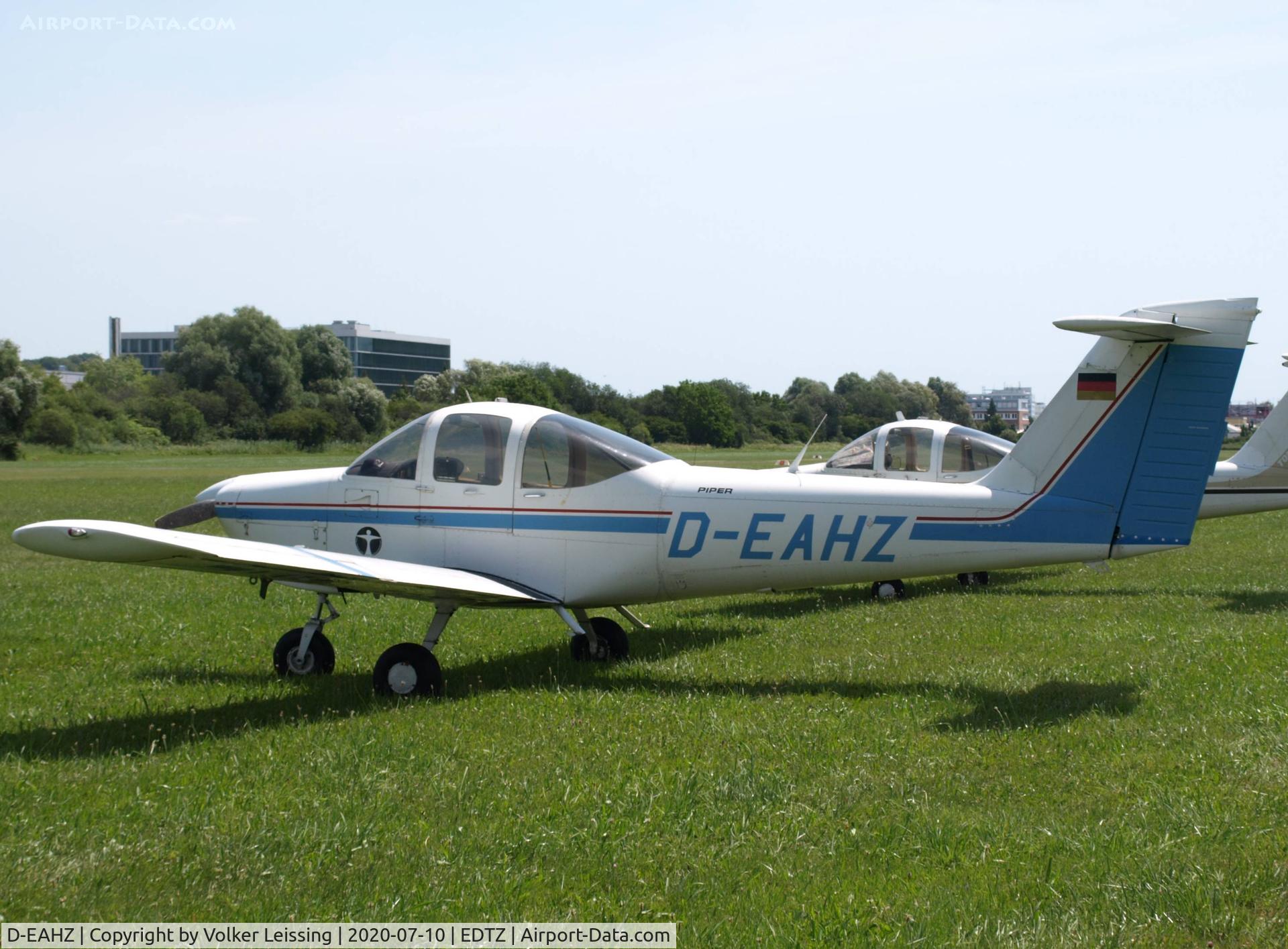 D-EAHZ, 1988 Piper PA 38-112 Tomahawk C/N 38-81A0002, parking
