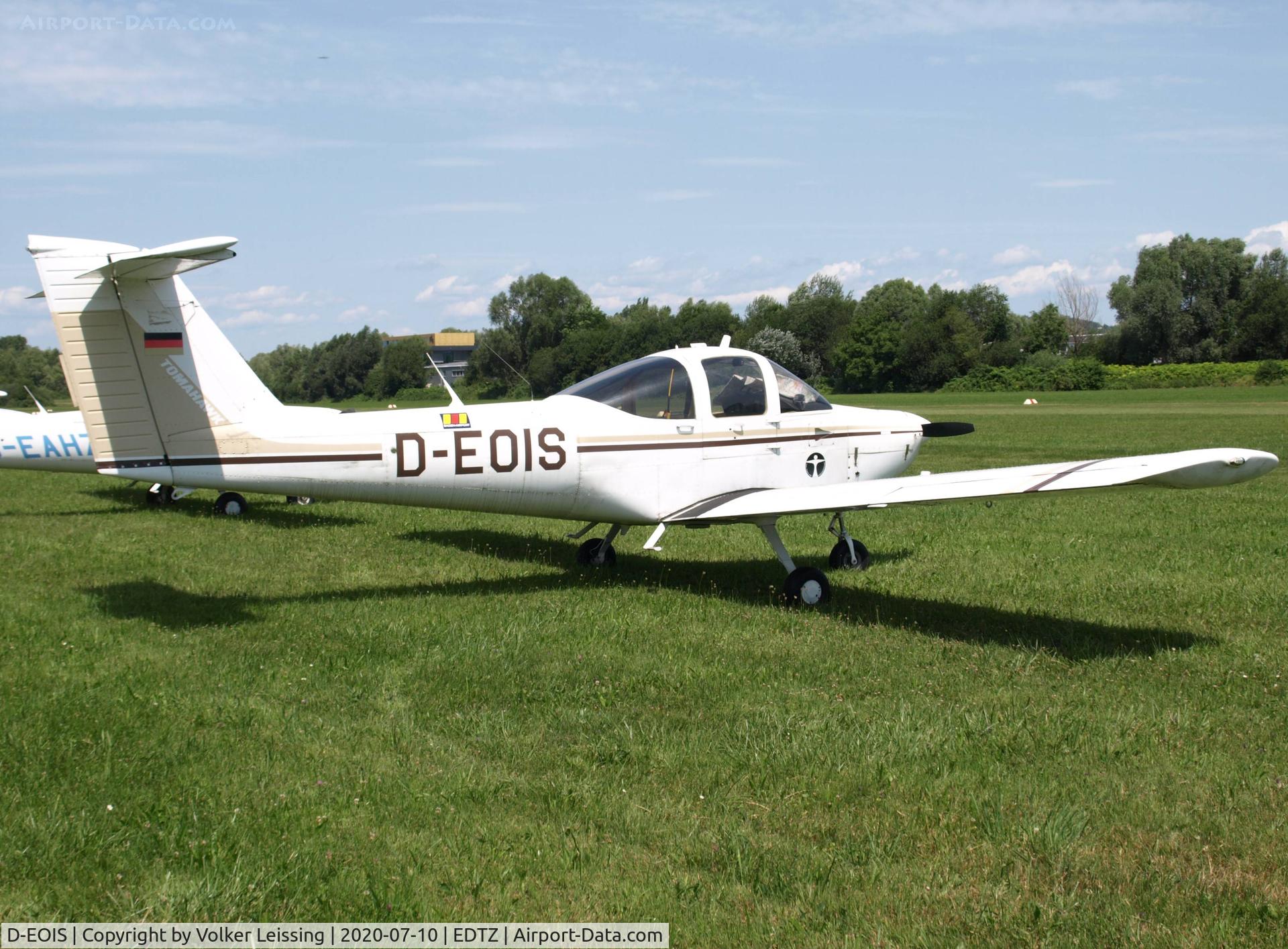 D-EOIS, 1978 Piper PA-38-112 Tomahawk Tomahawk C/N 38-78A0264, parking