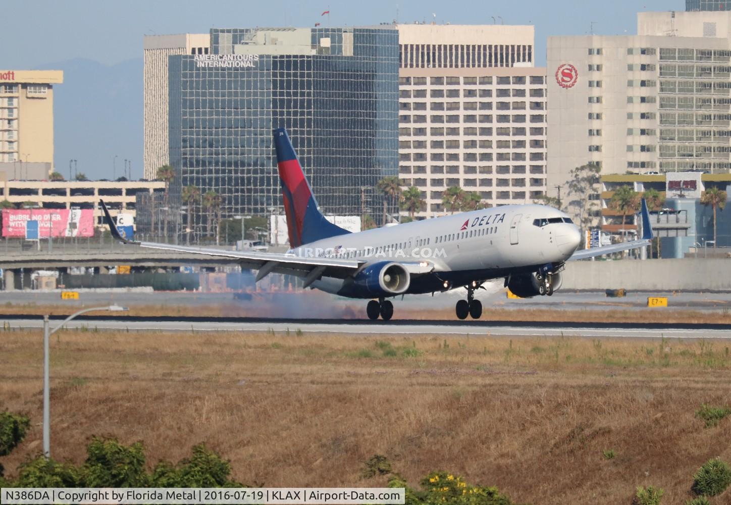 N386DA, 1999 Boeing 737-832 C/N 30373, LAX 2016