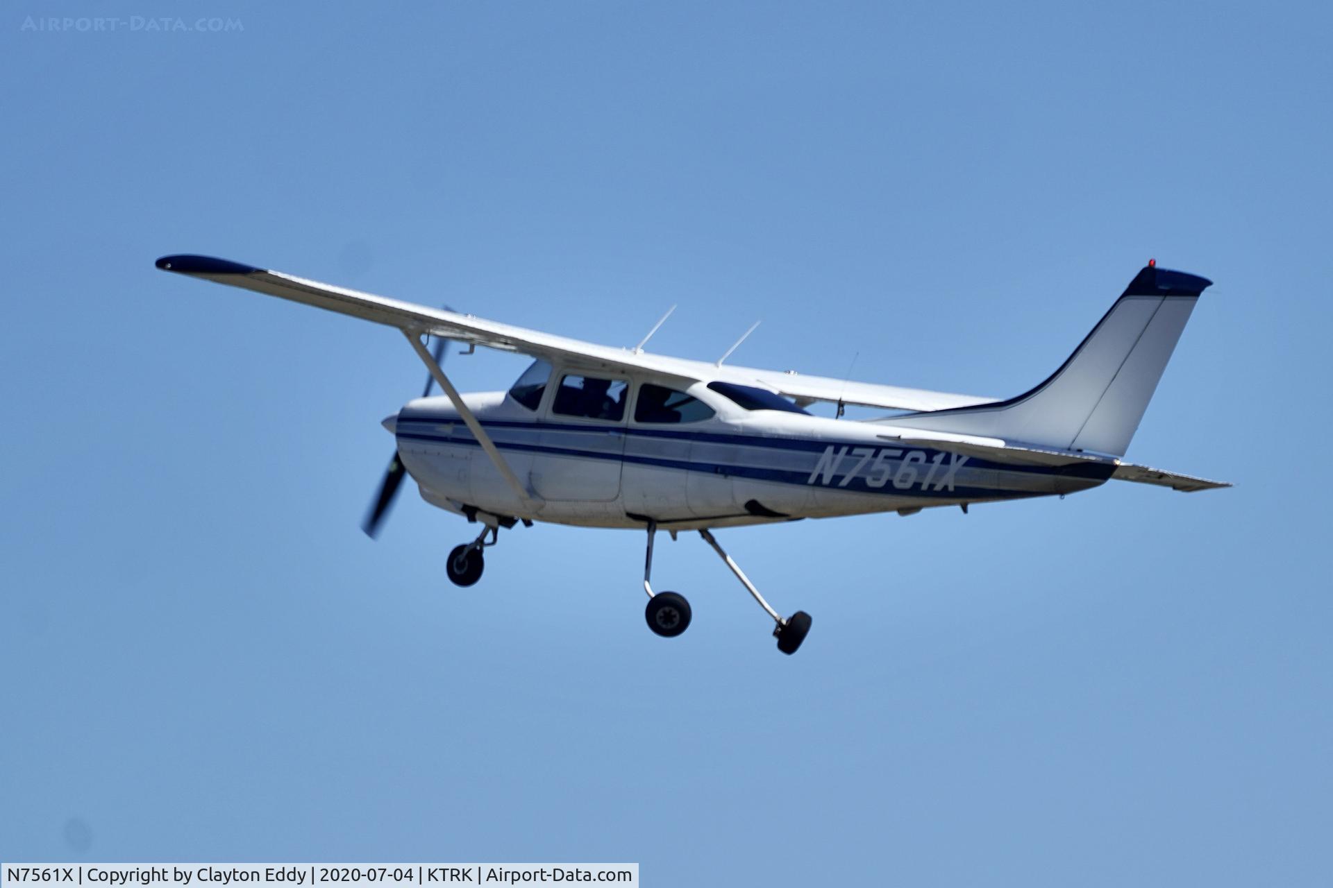 N7561X, 1977 Cessna R182 Skylane RG C/N R18200101, Truckee airport California 2020.